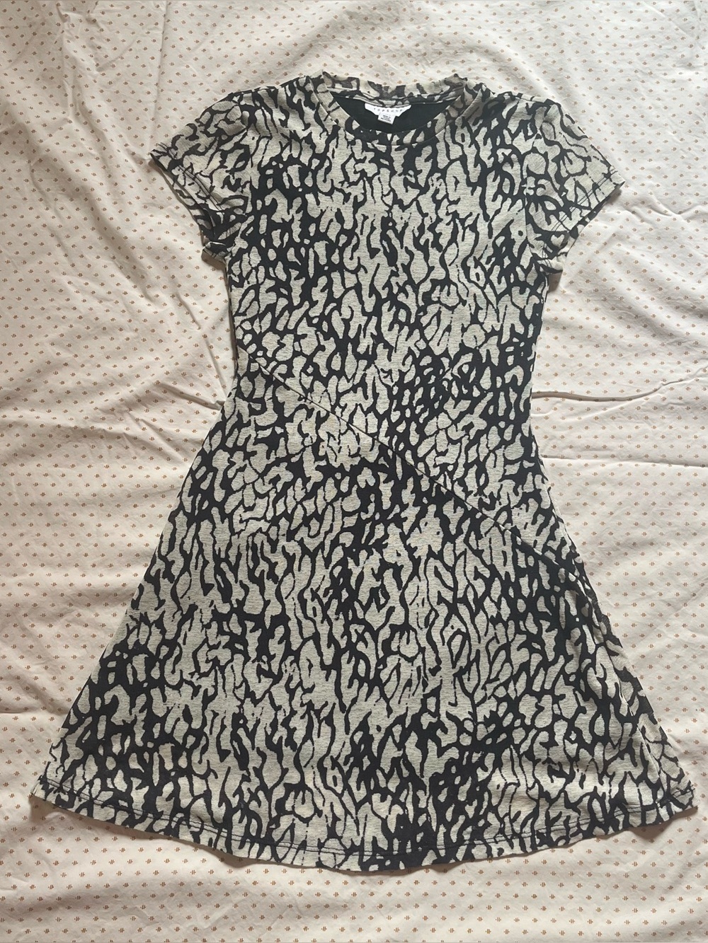 Black and White Grunge Abstract Print Topshop Short Sleeved Mini Dress, Size 4